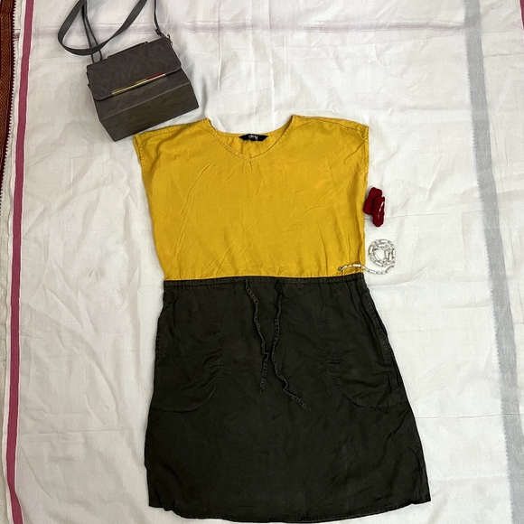 alibi Dresses & Skirts - Mini dress